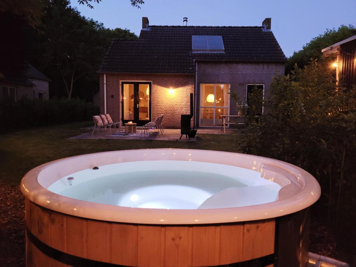 Bohemian Wellness Met Hottub & Sauna Ewijk ภายนอก รูปภาพ